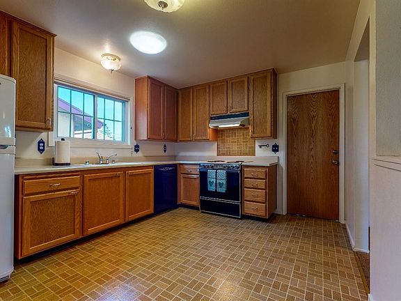 3rd image of 1276 Lombardi Ave