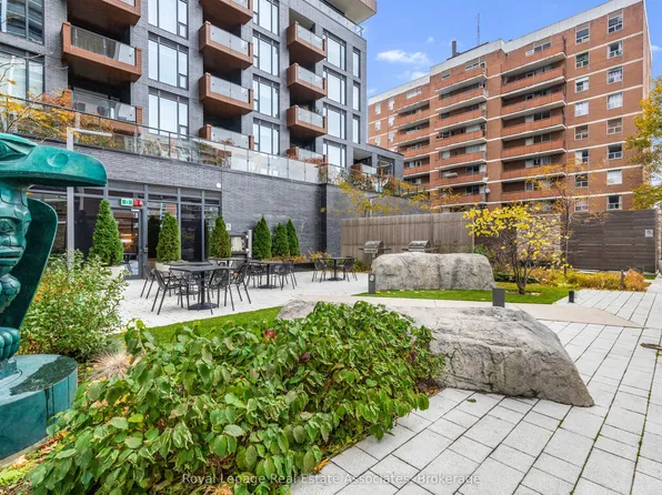 21 Park St E #805, Mississauga, ON L5G 0C2
