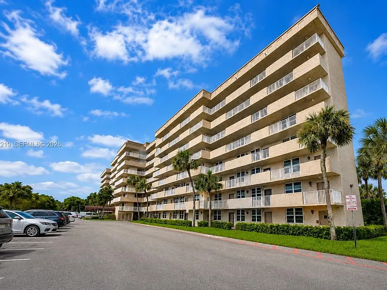 250 Jacaranda Dr #805 — Photo 1