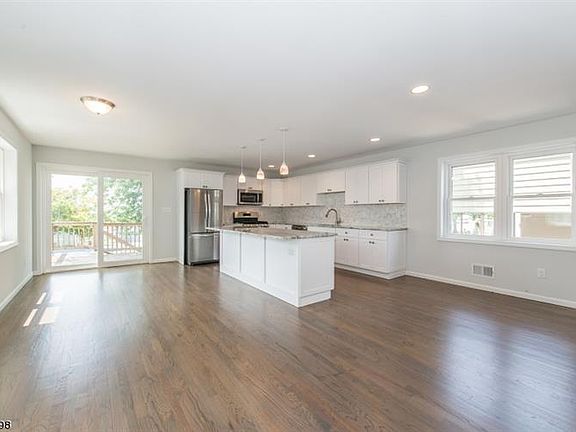 4th image of 110 Tontine Ave
