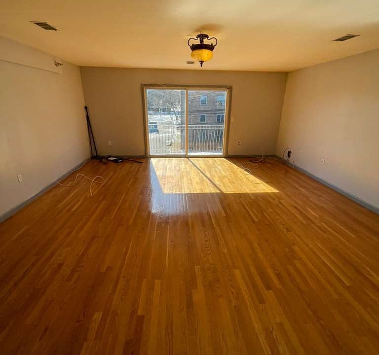 1st image of 16 Van Vechten St Floor 3