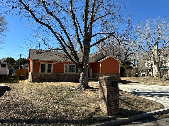 2nd image of 1603 Hillcrest Dr