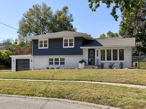 2908 88th Ct, Urbandale, IA 50322