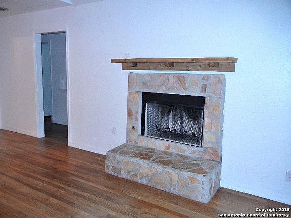 5th image of 347 Brettonwood Dr