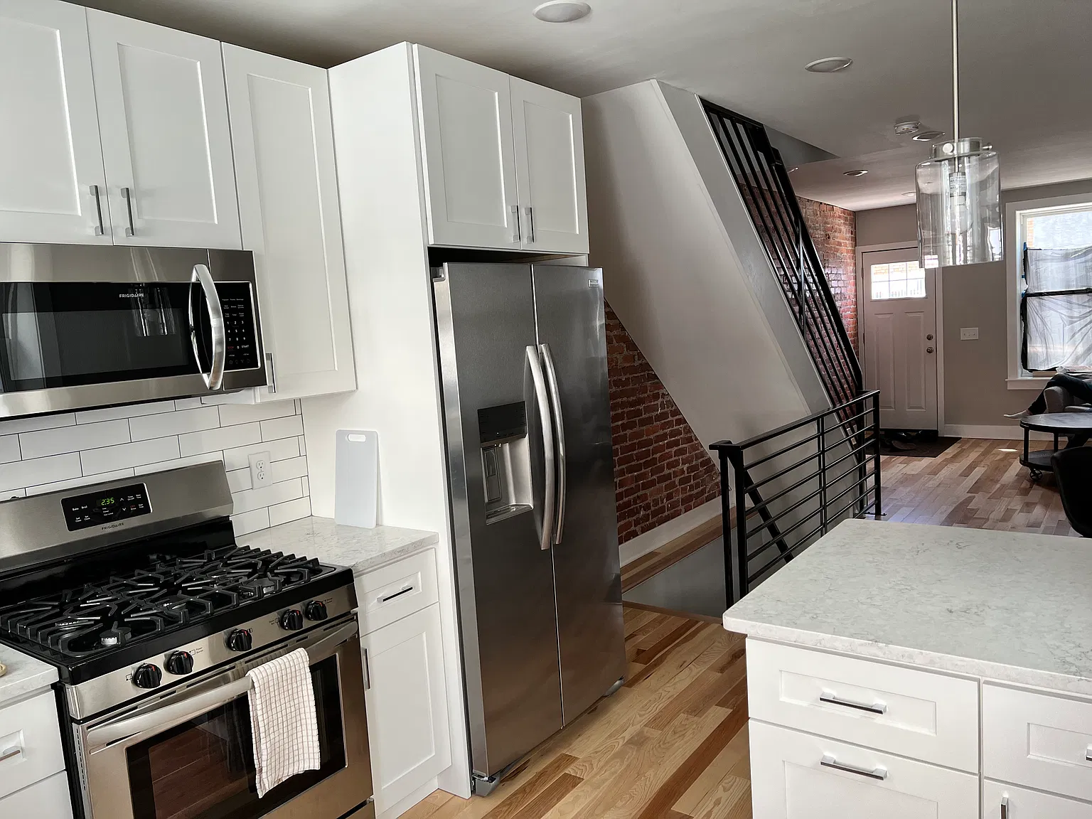 2 bed, 900 sqft, $1,995 — Photo 4
