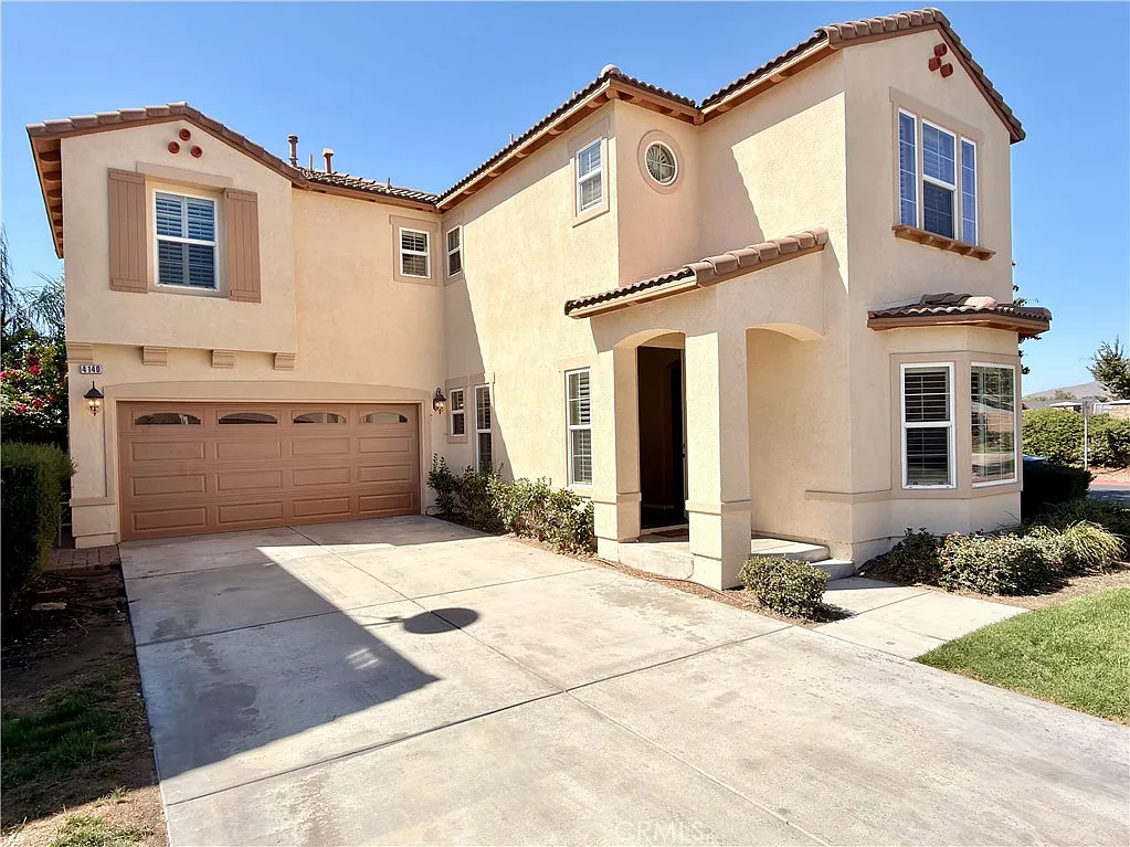 3 bed, 1901 sqft, $3,280 — Photo 2