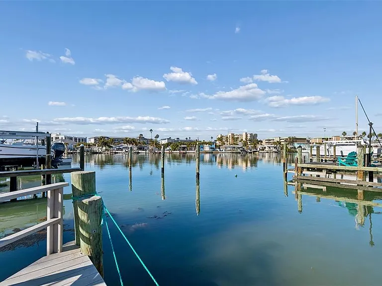 14919 N Bayshore Dr #1 — Photo 35
