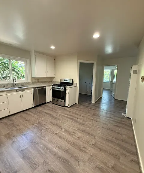 320 Lomitas Ln — Photo 3