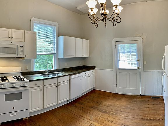 Entrance from private parking