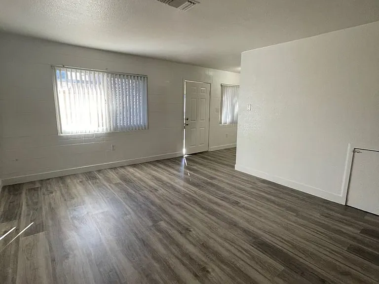 2109 N Daley St — Photo 5