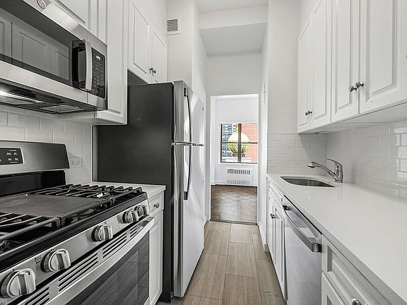 5th image of 136 E 55th St APT 11F