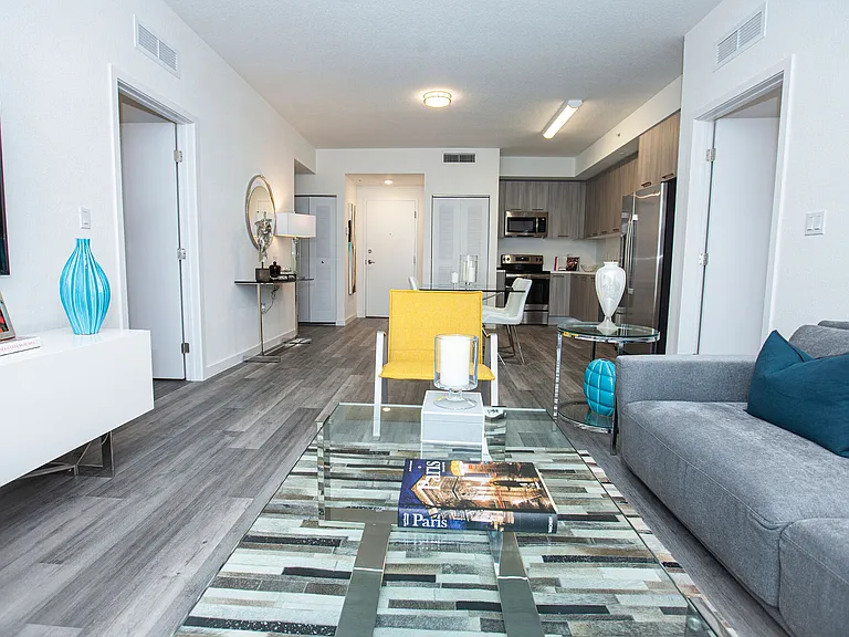 850 Living — Photo 30