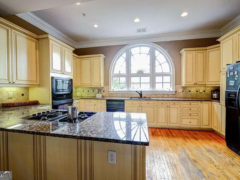 834 Clifton Heights Ln NE — Photo 7