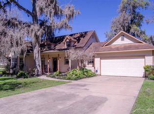 704 Hackamore Rd, Wallis, TX 77485