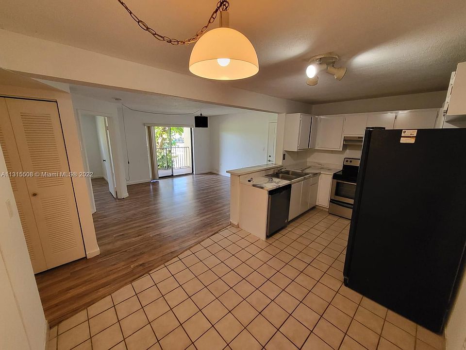 1st image of 300 Palm Cir W APT 207