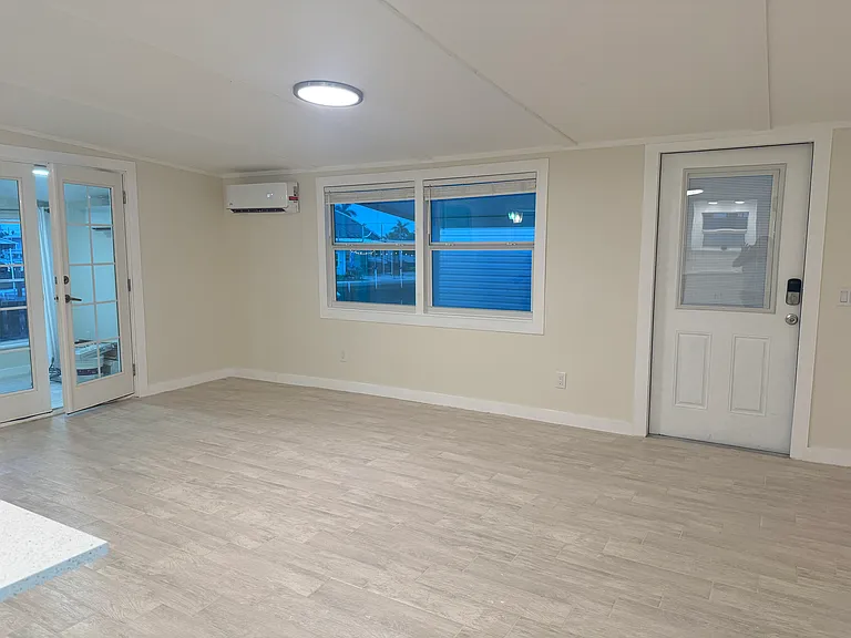 3860 Phoenix Dr — Photo 2