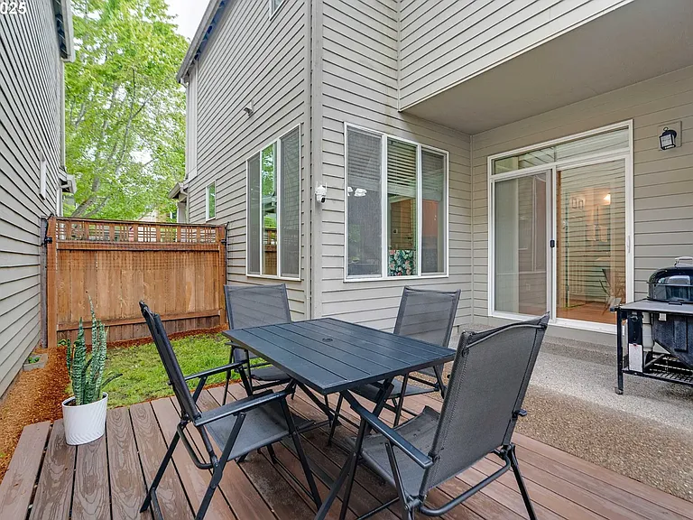 1138 SE Bianca St — Photo 10