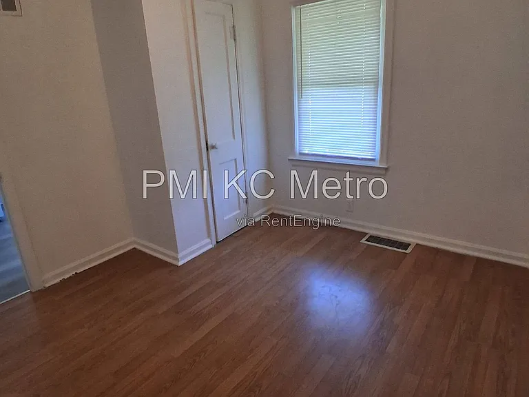 26 S Central St #9 — Photo 10