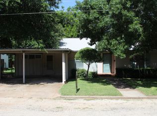 705 N Main St, Henrietta, TX 76365