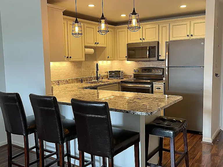 1 bed, 723 sqft, $2,500 — Photo 3