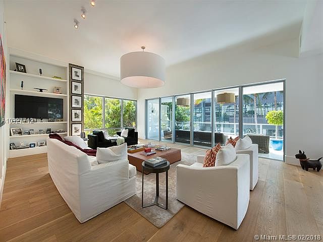1st image of 125 Ocean Dr #U0204