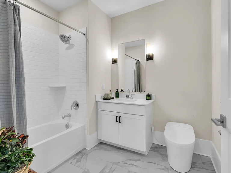 215 2nd Ave #203 — Photo 18