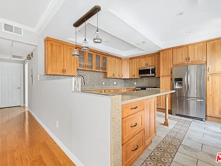 14937 Dickens St #109 — Photo 12