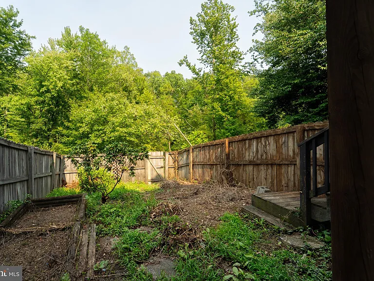 413 Lakeview Ct — Photo 43