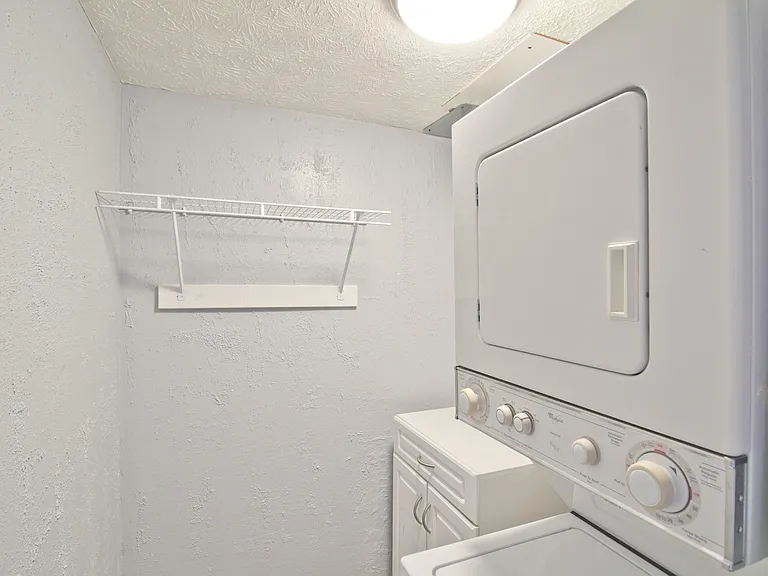 211 Glenlake Dr — Photo 13