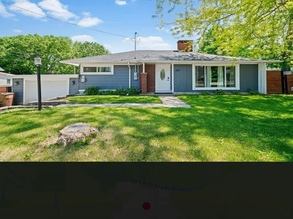 522 Division St, Pecatonica, IL 61063