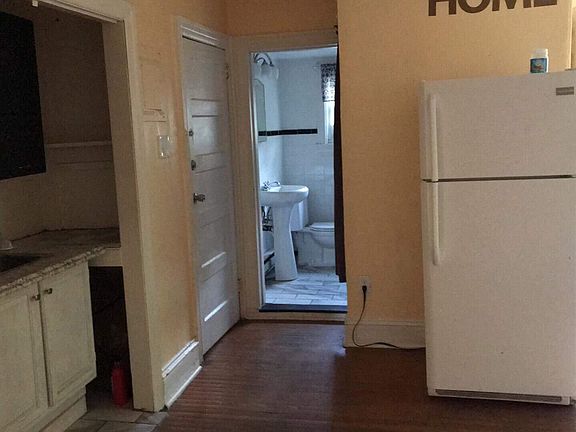 2nd image of 1209 W 8th St APT 3