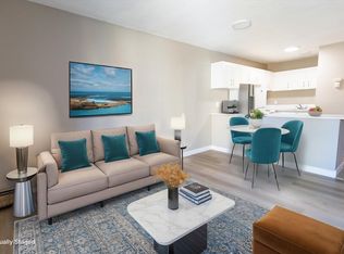 Morros Manor, Calgary, AB T3C 0P9