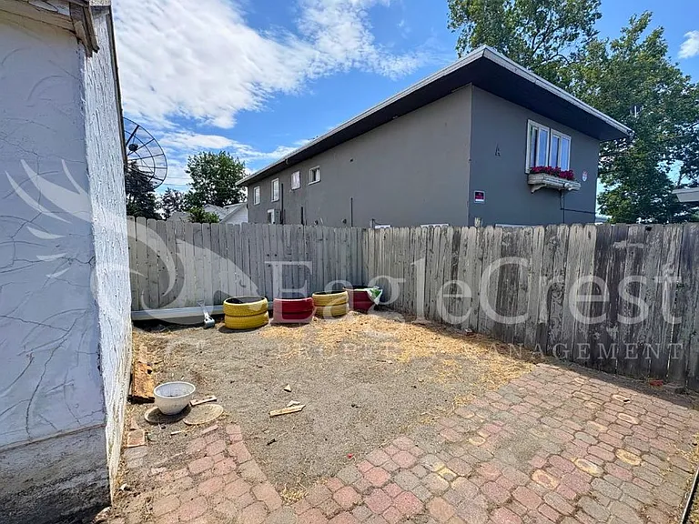 1001 W Chestnut St — Photo 39