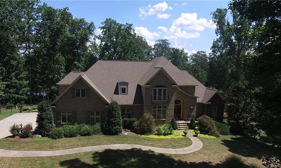 1st image of 241 Lakeshore Dr