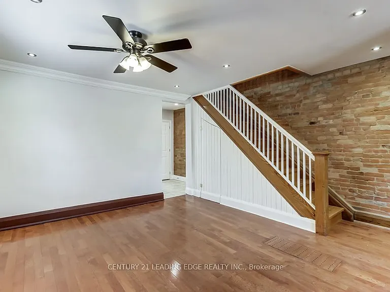 26 Grandville Ave — Photo 9