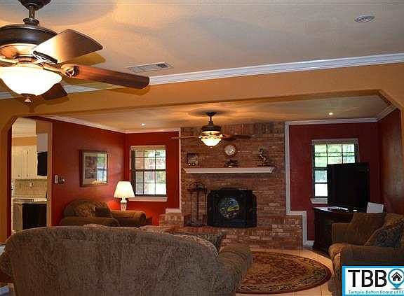 2nd image of 131 Lonely Oaks Ln