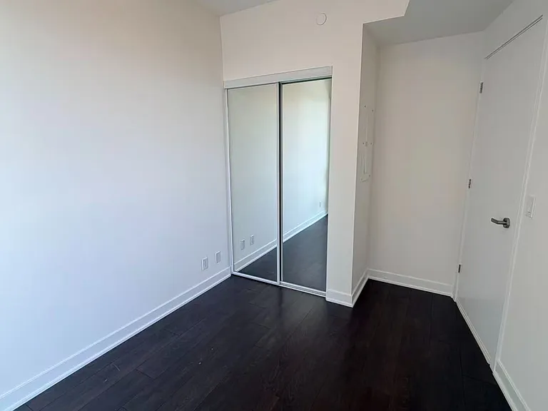 2221 Yonge St #2403 — Photo 8
