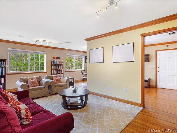 5th image of 1433 Messina Ave