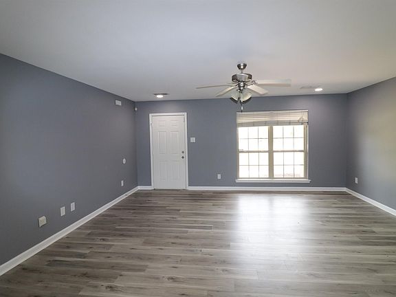 5th image of 207 W Valentine Rd