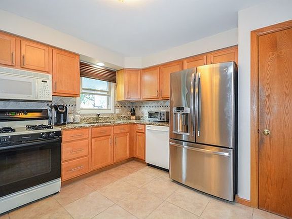 4th image of 7522 Nottingham Dr