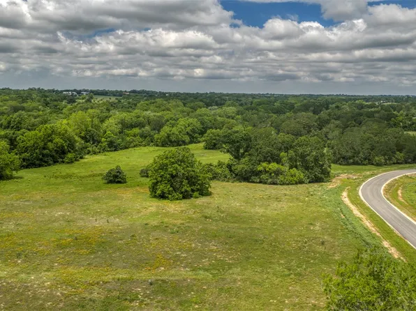 1 Two Creekview Trl, Brenham, TX 77833