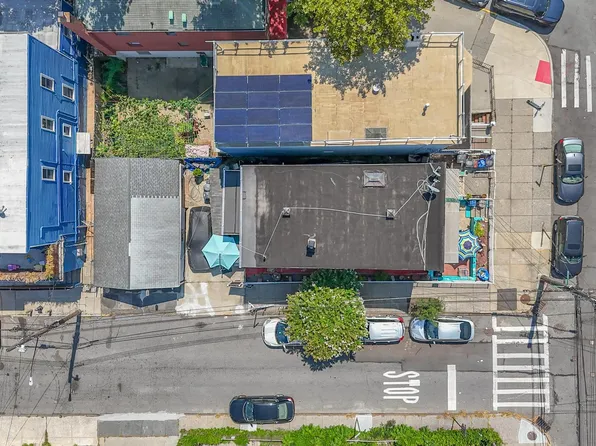 1426 Saint Lawrence Avenue image 14 of 17