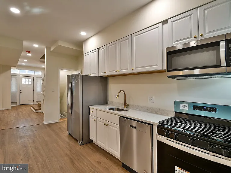 1727 E 33rd St #1 — Photo 6