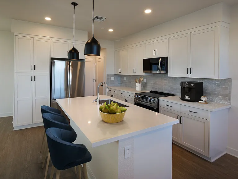 Escala at Stanford Crossing — Photo 25