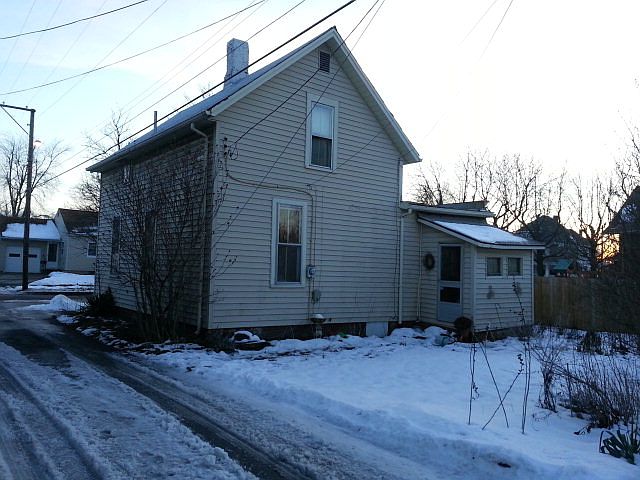 2nd image of 212 E Lucas St