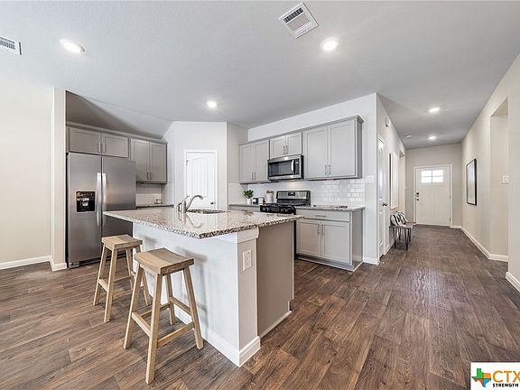 3rd image of 121 Solitude Dr