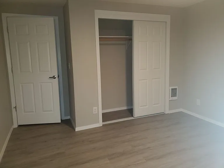 990 Mountain View Rd — Photo 15