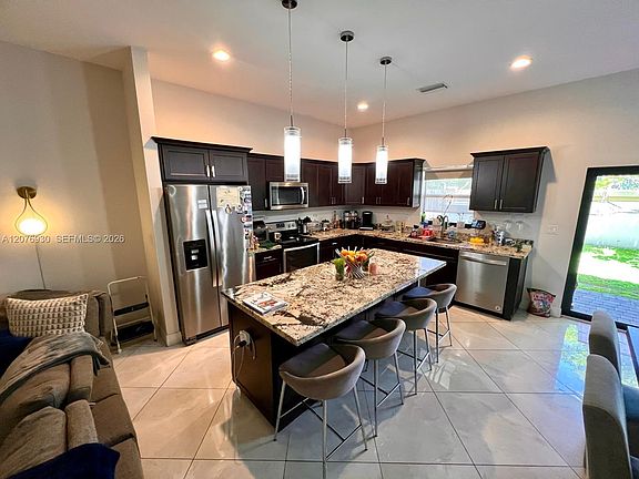 5th image of 9271 SW 16th Ct