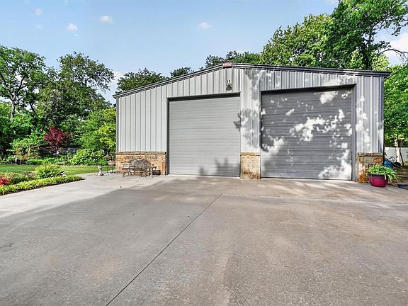 3rd image of 137 Red Oak Rd