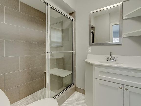 3rd image of 1657 Bonnie Brae St APT 2